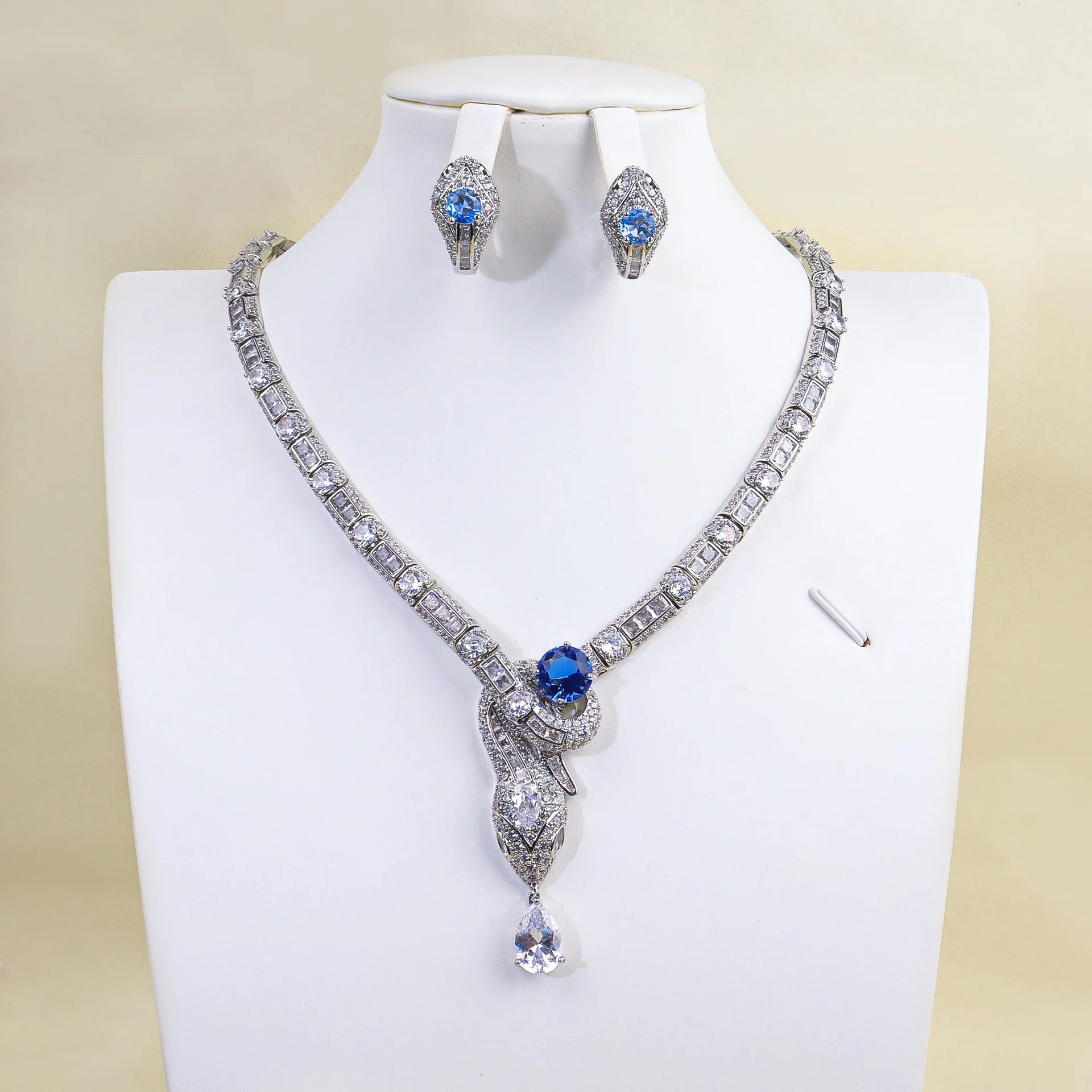 

HIBRIDE New Stunning Women's Jewelry Necklace Earrings White Temperament Dress Suitable for Wedding Banquet Host Gift S-933