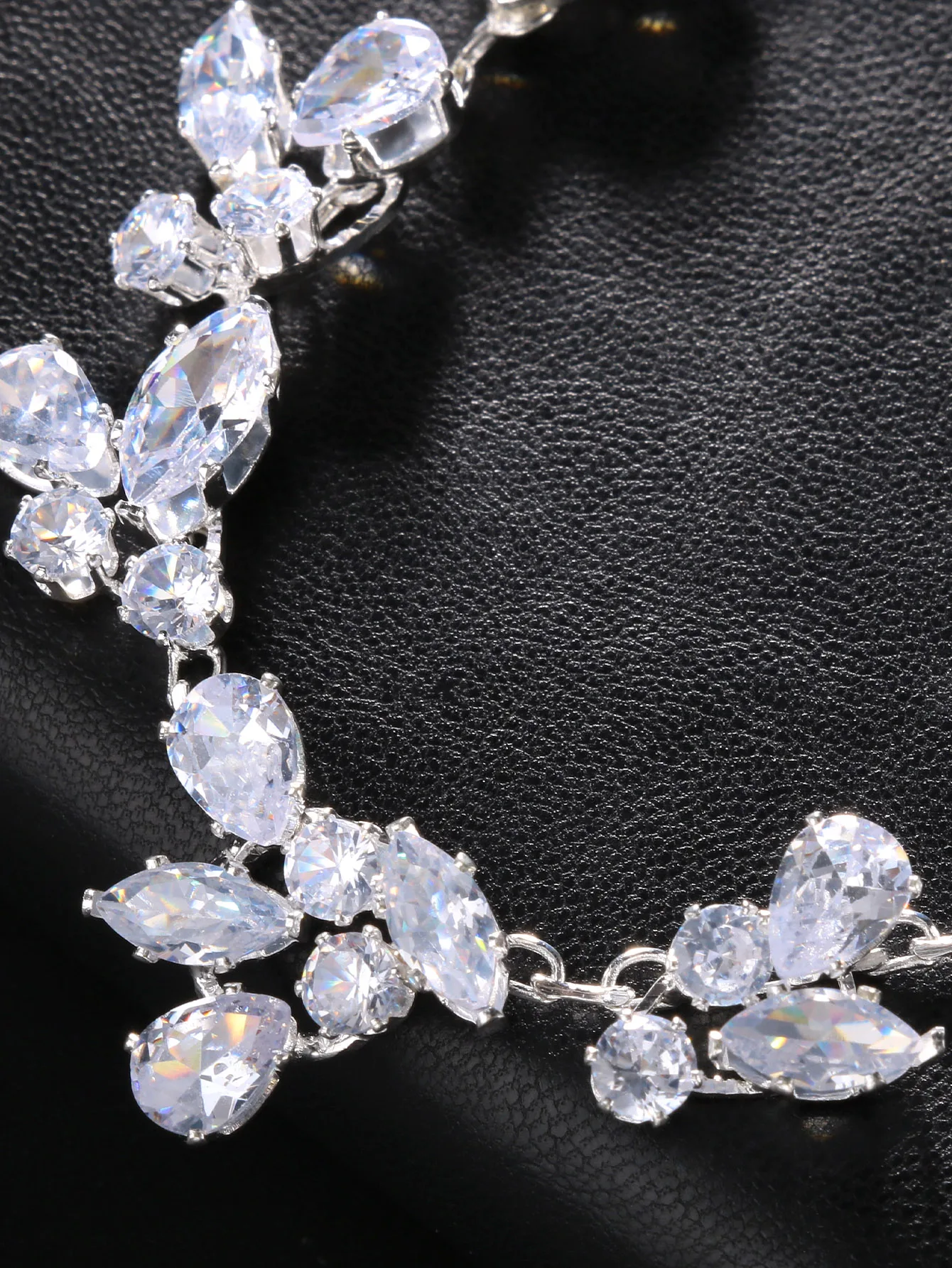 قلادة خلفية للجسم بتصميم أوراق - مراجعة Body Jewelry Necklace وسعره