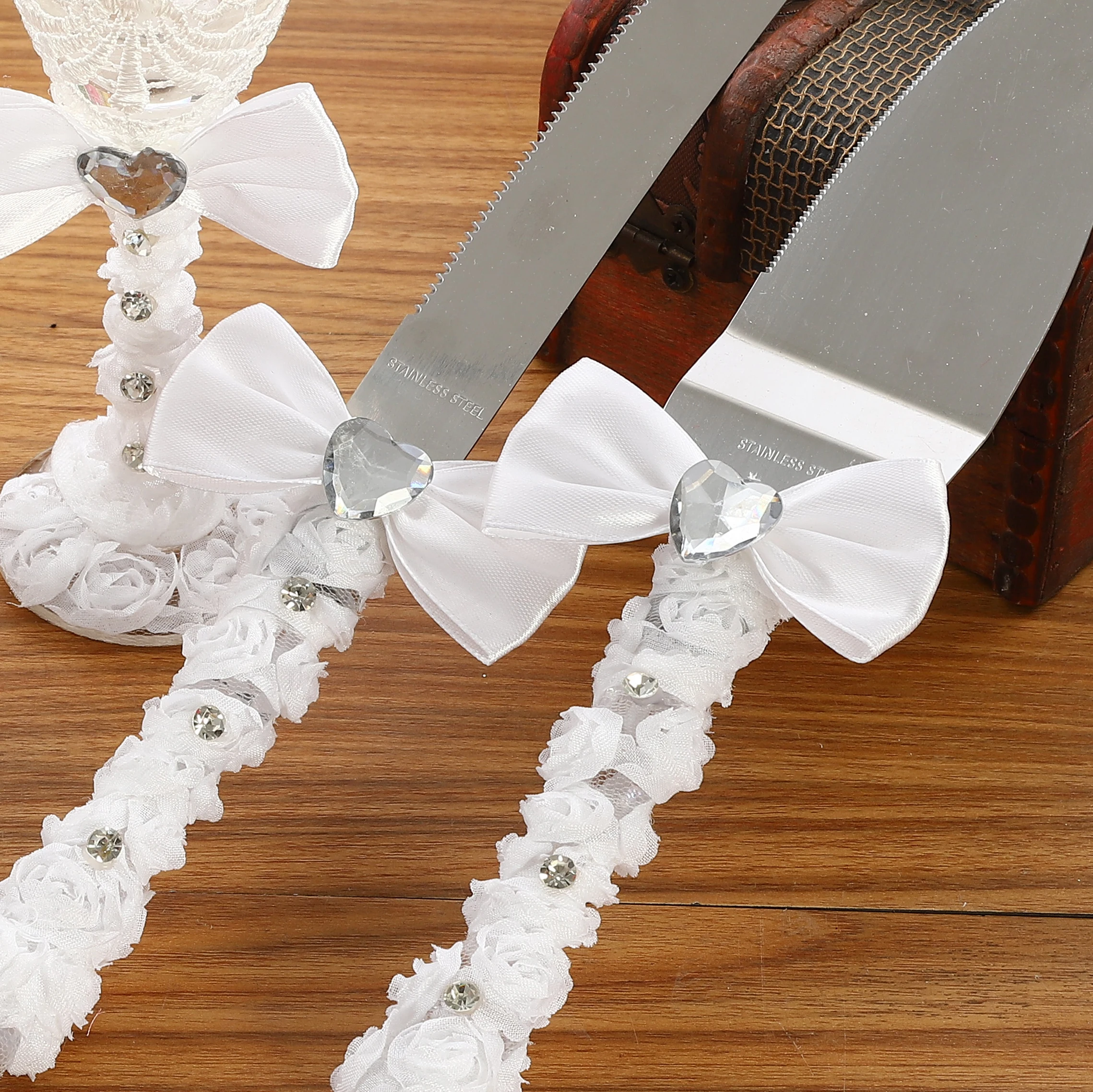 طقم زفاف أوروبي طقم أدوات مائدة زجاجي رومانسي مكون من أربع قطع