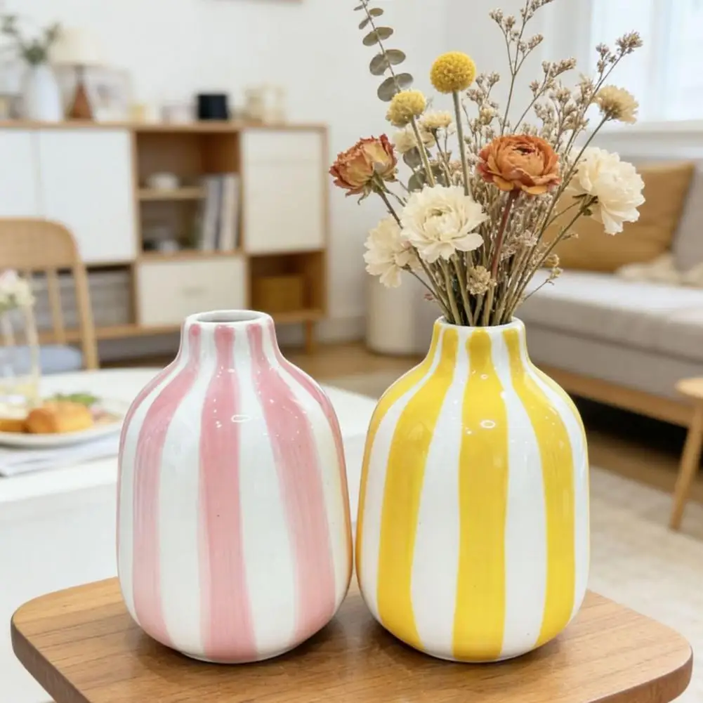 Keramikvase, handbemalte Vase, handbemalte gestreifte Keramikvase, moderner nordischer Boho-Blumenbehälter, klein, dekorativ für den Innenbereich