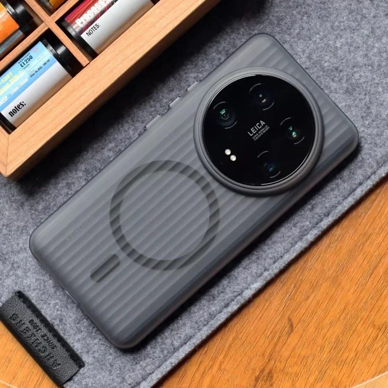 

Магнитный чехол для Xiaomi 14 Ultra, чехол MagSafe, матовая прозрачная задняя крышка в полоску для Xiaomi Mi 13 Ultra 14 Pro 5G, жесткий корпус