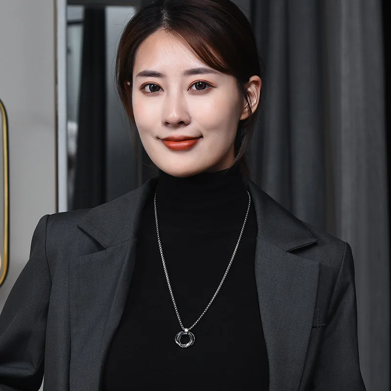 チタン鋼のネックレス、男性向けのトレンディ、ニッチ、シンプル、女性向けのクール、ペンダント、ネックレス