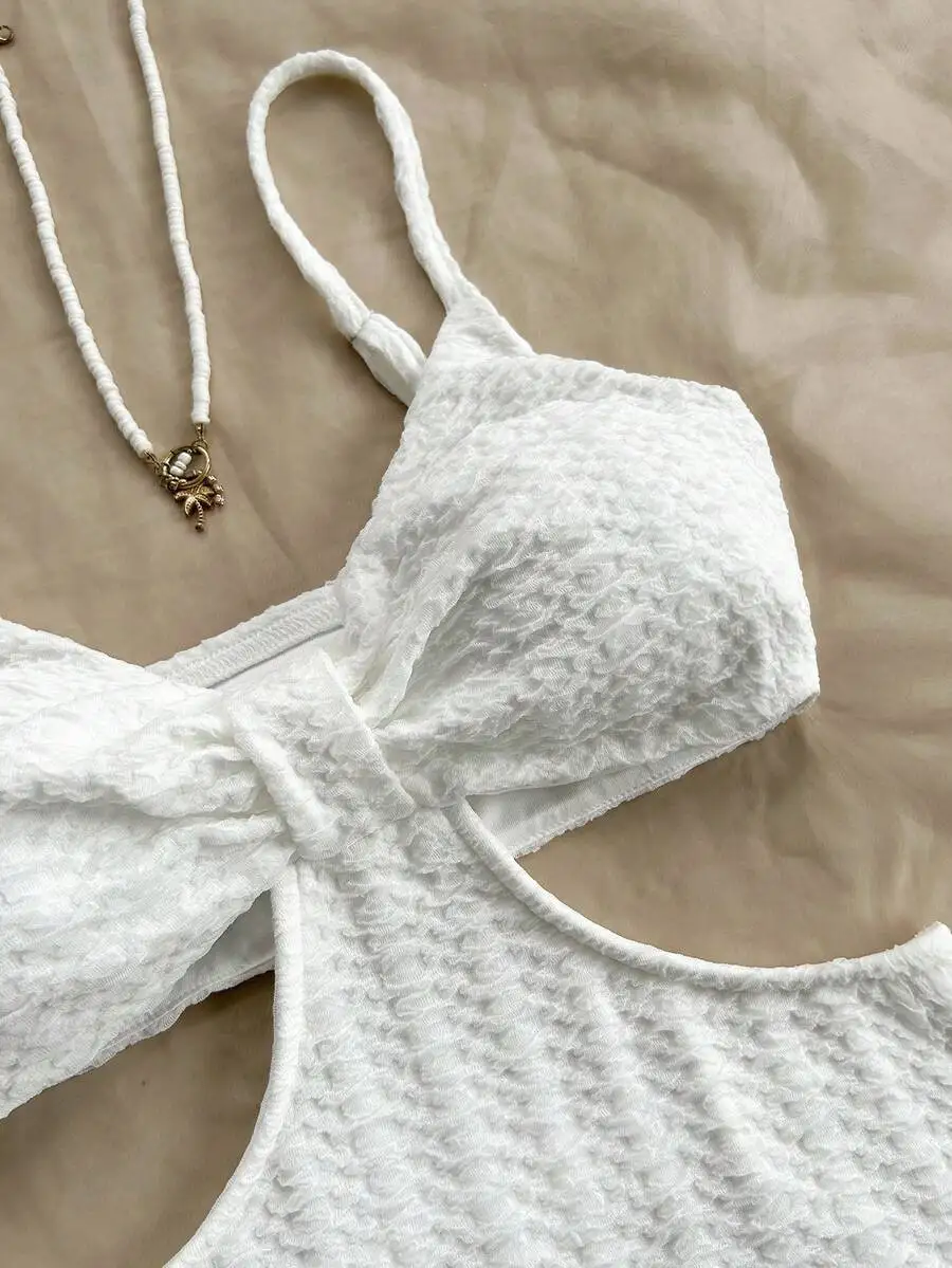 فستان متوسط الطول بحزام سباغيتي أبيض مع خصر مقصوص وملمس مموج، فستان صيفي لحفلات عطلة الشاطئ