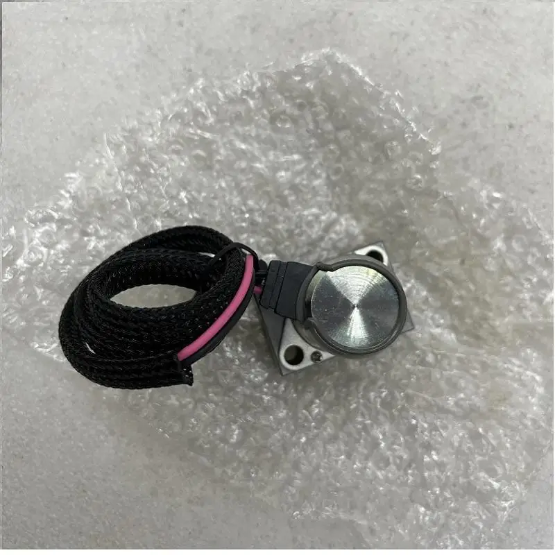 

PC200-8 Excavator Proportional Solenoid Valve 702-21-5590 1