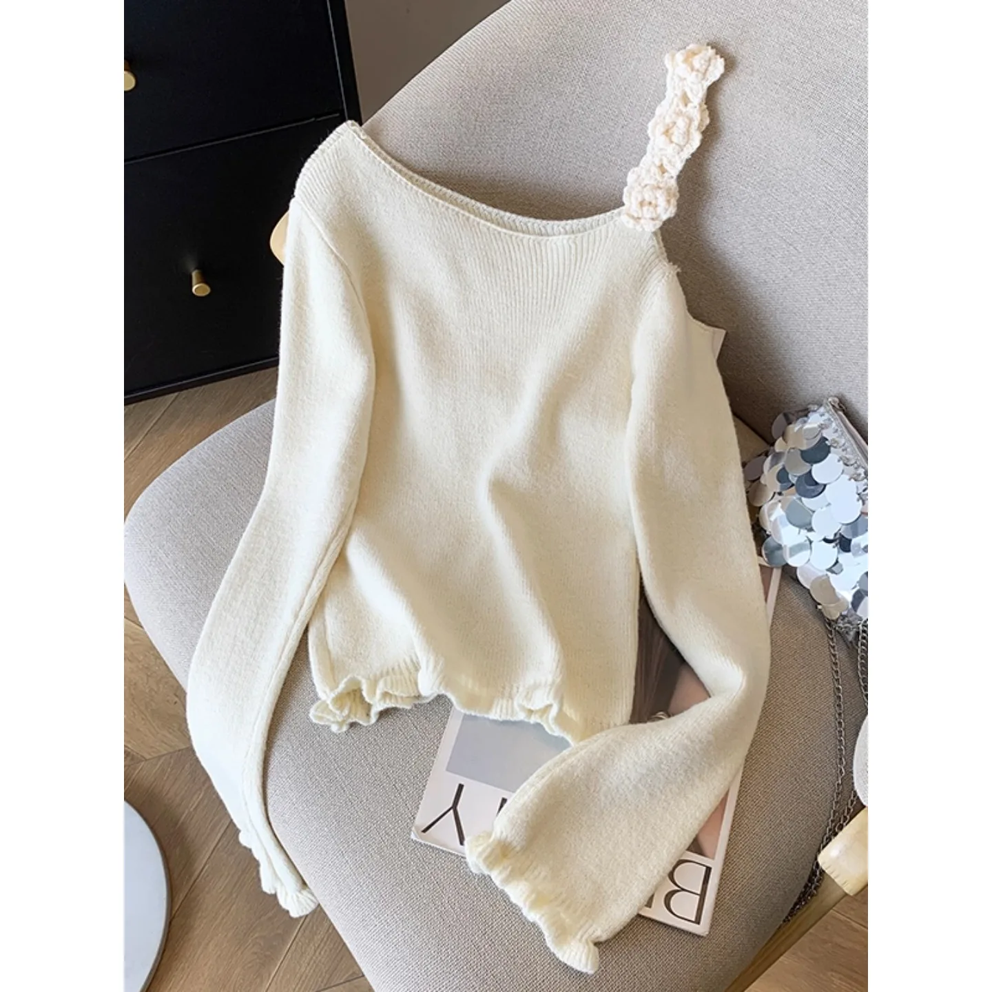 

Pullovers Womens With Bee Realistic Lifelike True To Life Accurate Exact Precise Faithful Genuine Authentic Real Actual Factual