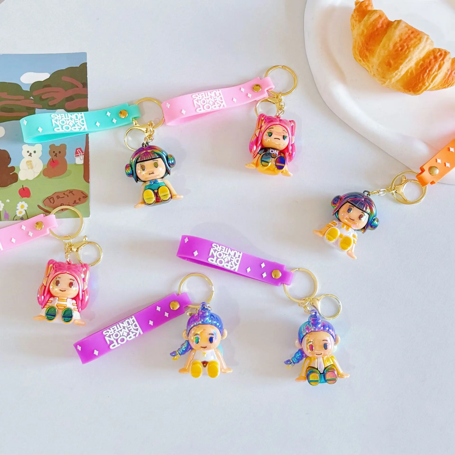 قلادة سلسلة مفاتيح كرتونية ملونة بالليزر من K-pop، حقيبة لطيفة، قلادة سلسلة مفاتيح للسيارة، هدية زميل اللعب