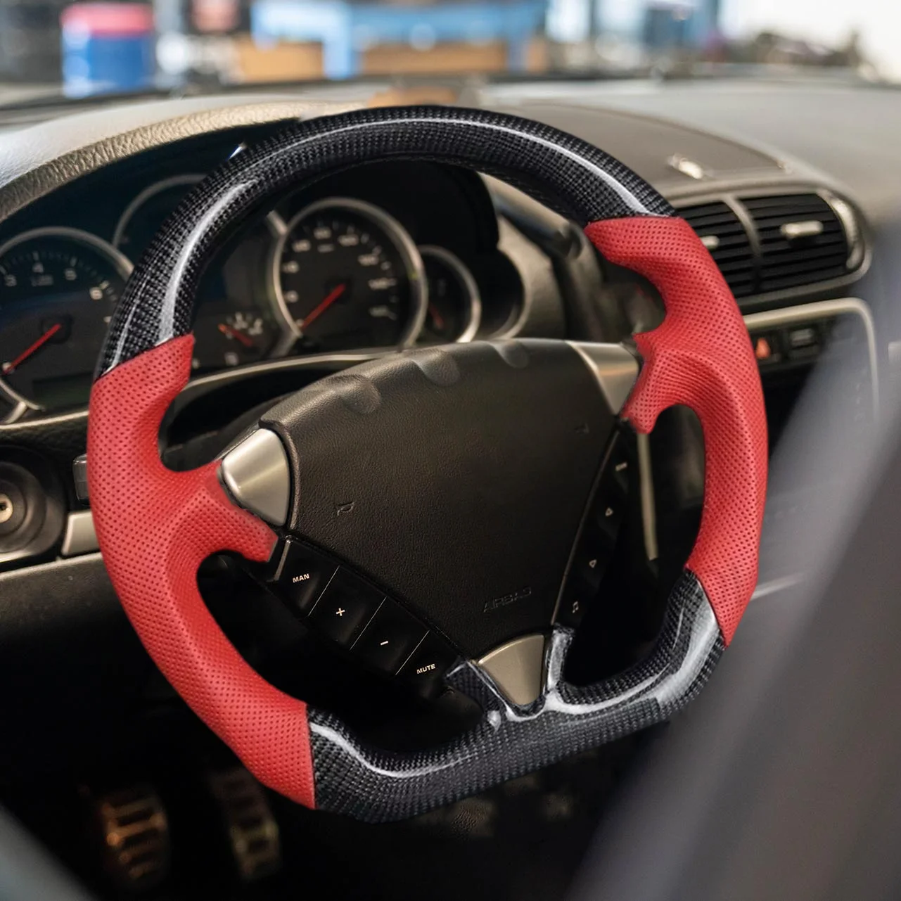 

For Porsche Cayenne 957 Turbo GTS 2007-2010 Custom Carbon Fiber Steering Wheel