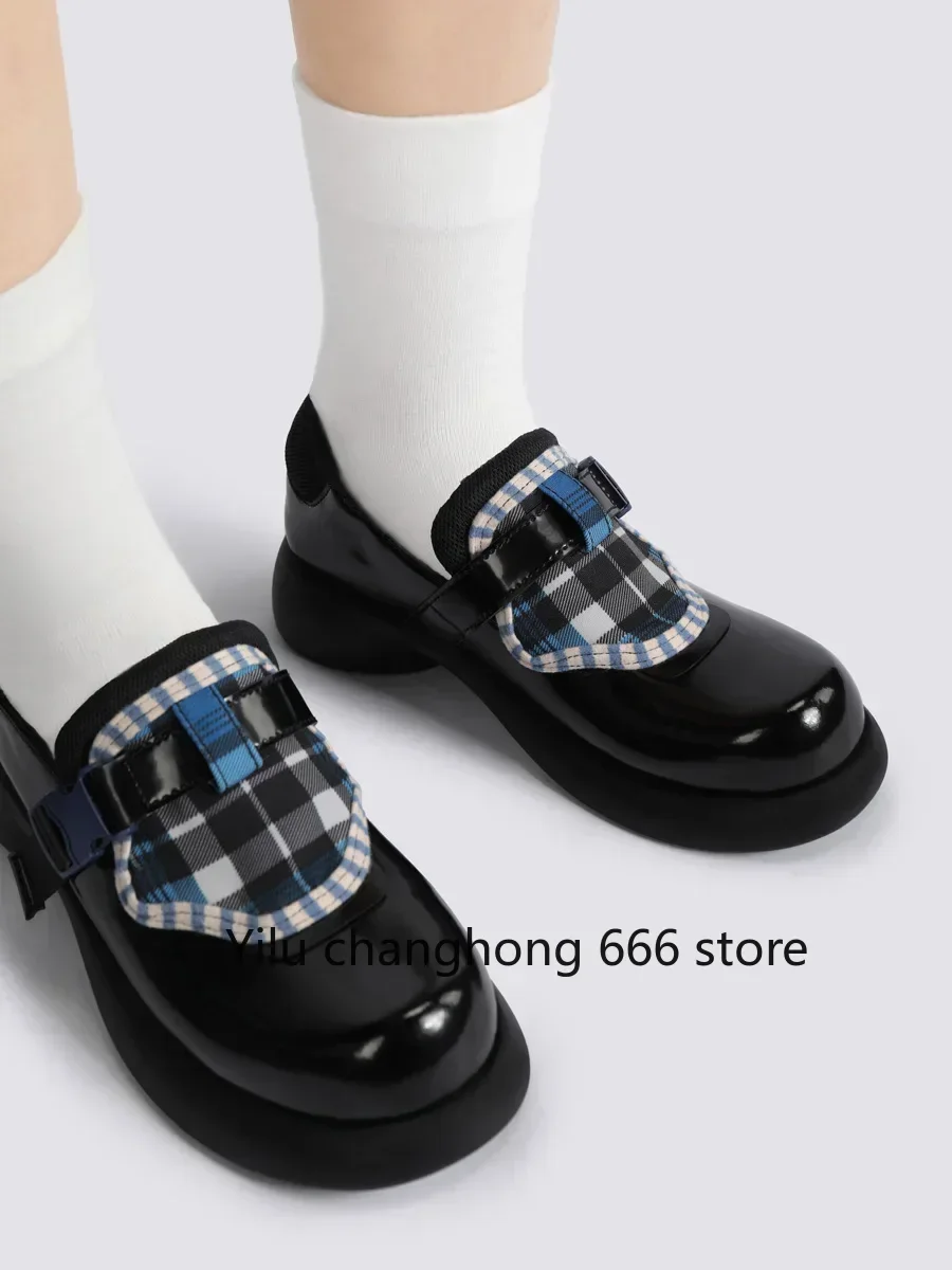

Новейшие туфли-лодочки с круглым носком в стиле пэчворк, 2025 г., черные туфли-лодочки на липучке на мелком массивном каблуке, модные повседневные весенне-осенние туфли-лодочки
