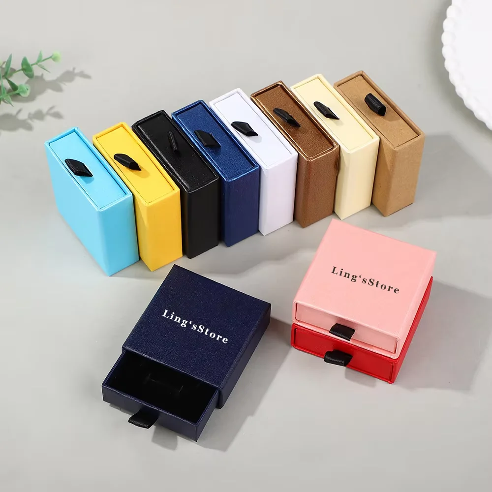 

100 шт. подарочных коробок для украшений с индивидуальным логотипом, выдвижные, для хранения модных ожерелий и браслетов, картонные футляры для ювелирных изделий