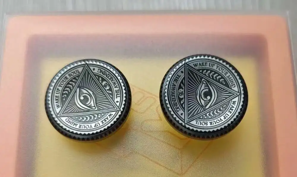 

Used EDC titanium eyes button Fingertip gyroscope Decompression toys