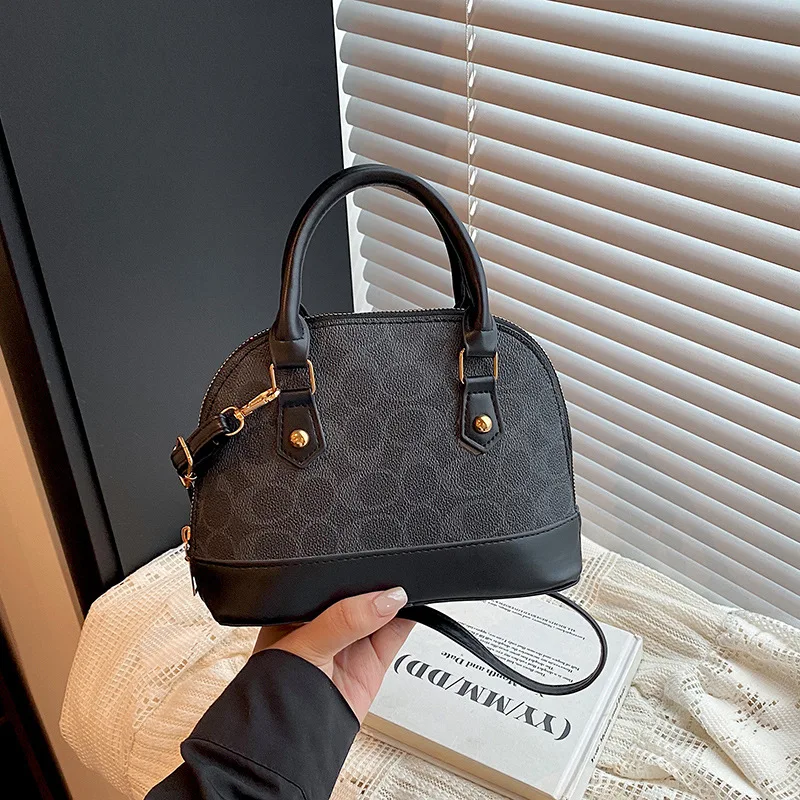 New Bag Women's New Versatile Small Square Bag Fashion Design Retro Tofu Bag High-grade Texture Shoulder Messenger Bag