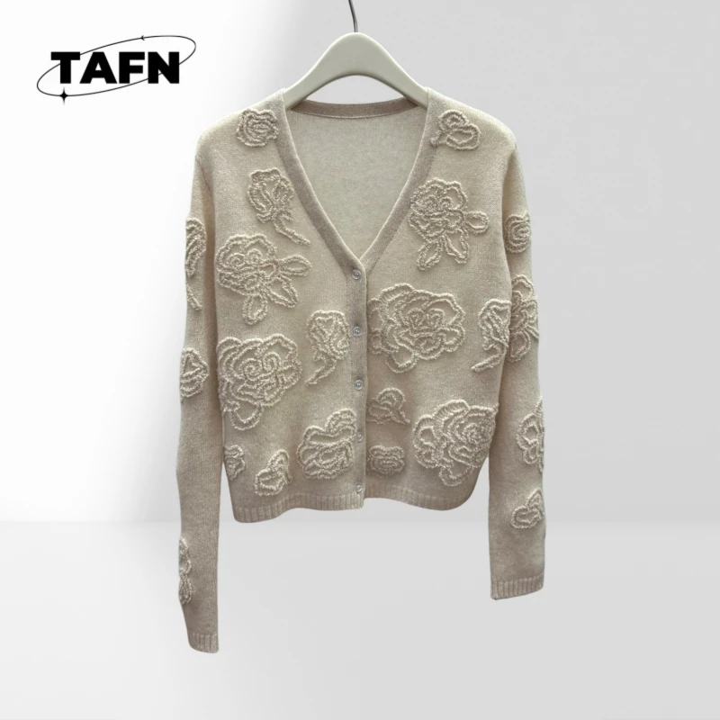 25 人気のヨーロッパとアメリカンスタイルのウール暖かい宴会高級女性のセーターフラワープリントハイエンド気質 A25065