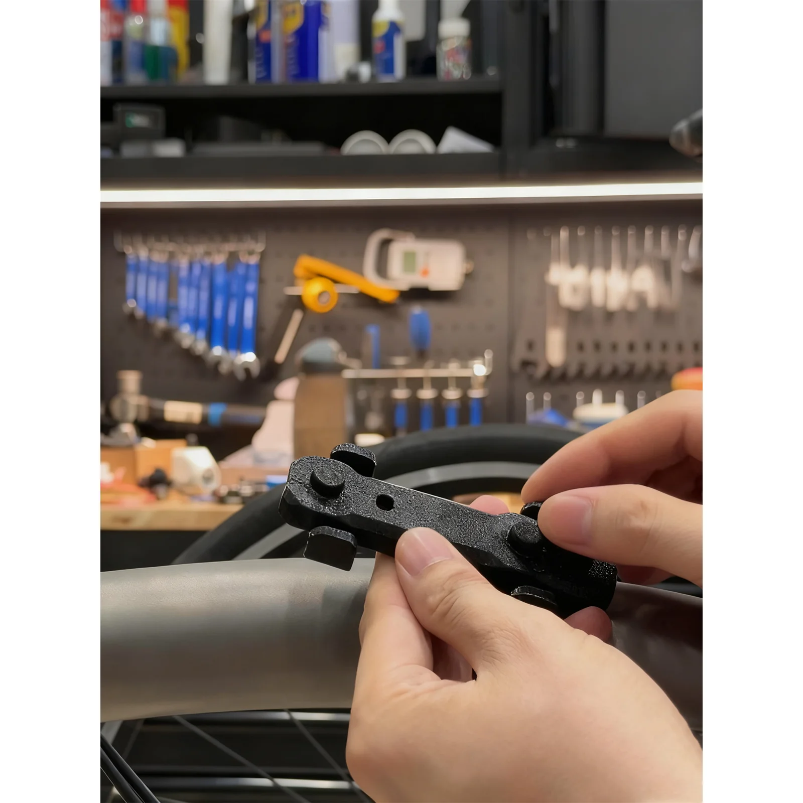 Uniwersalny silikonowy uchwyt magnetyczny, odpowiedni do rowerów składanych, kompatybilny z elementami rowerów szosowych Numer części: 09603P00042