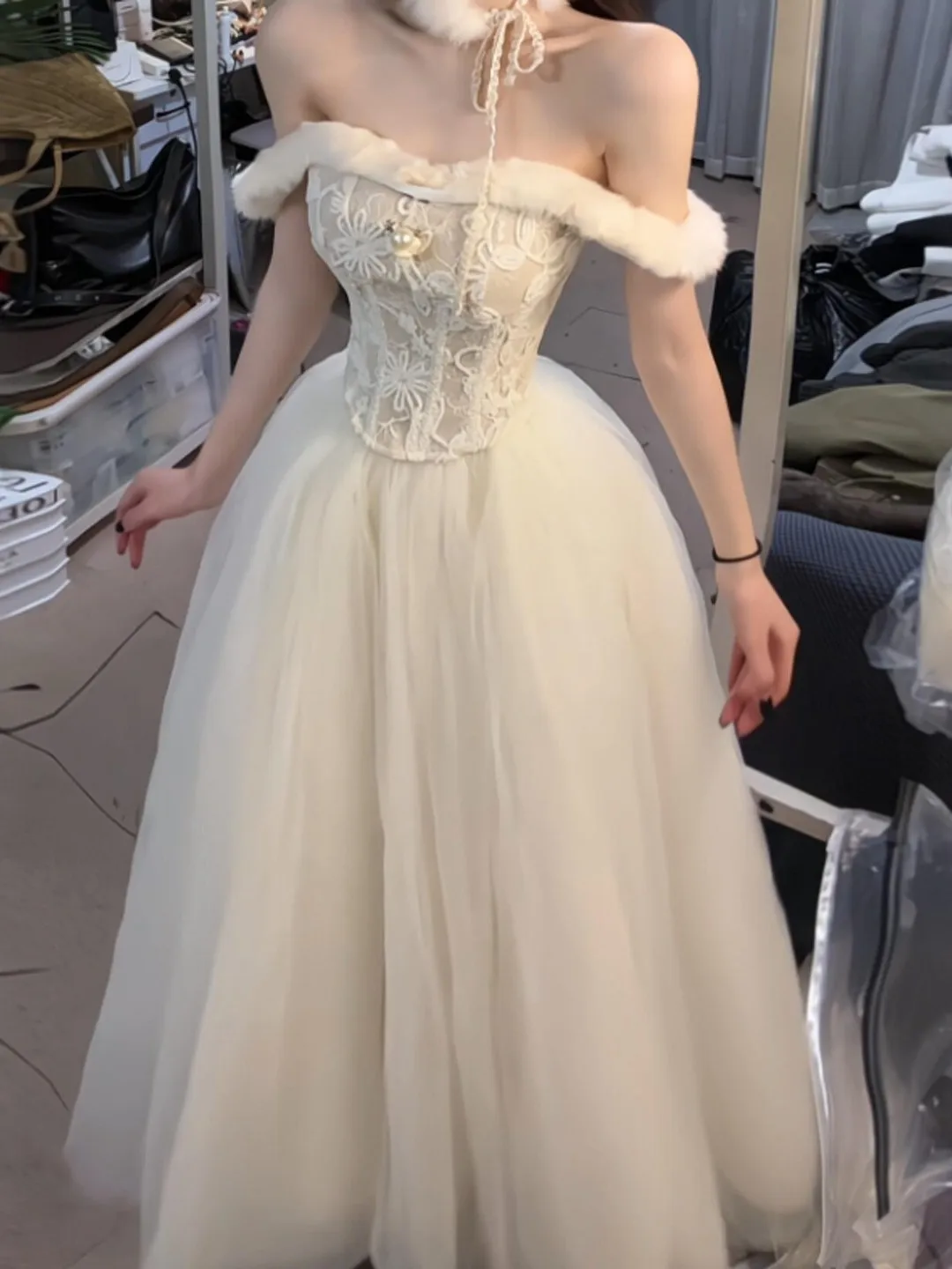 

Нежный Ветер: Модный летний комплект из двух предметов с юбкой на одно плечо и сетчатыми вставками, коллекция 2026 года, женская одежда в нежном стиле