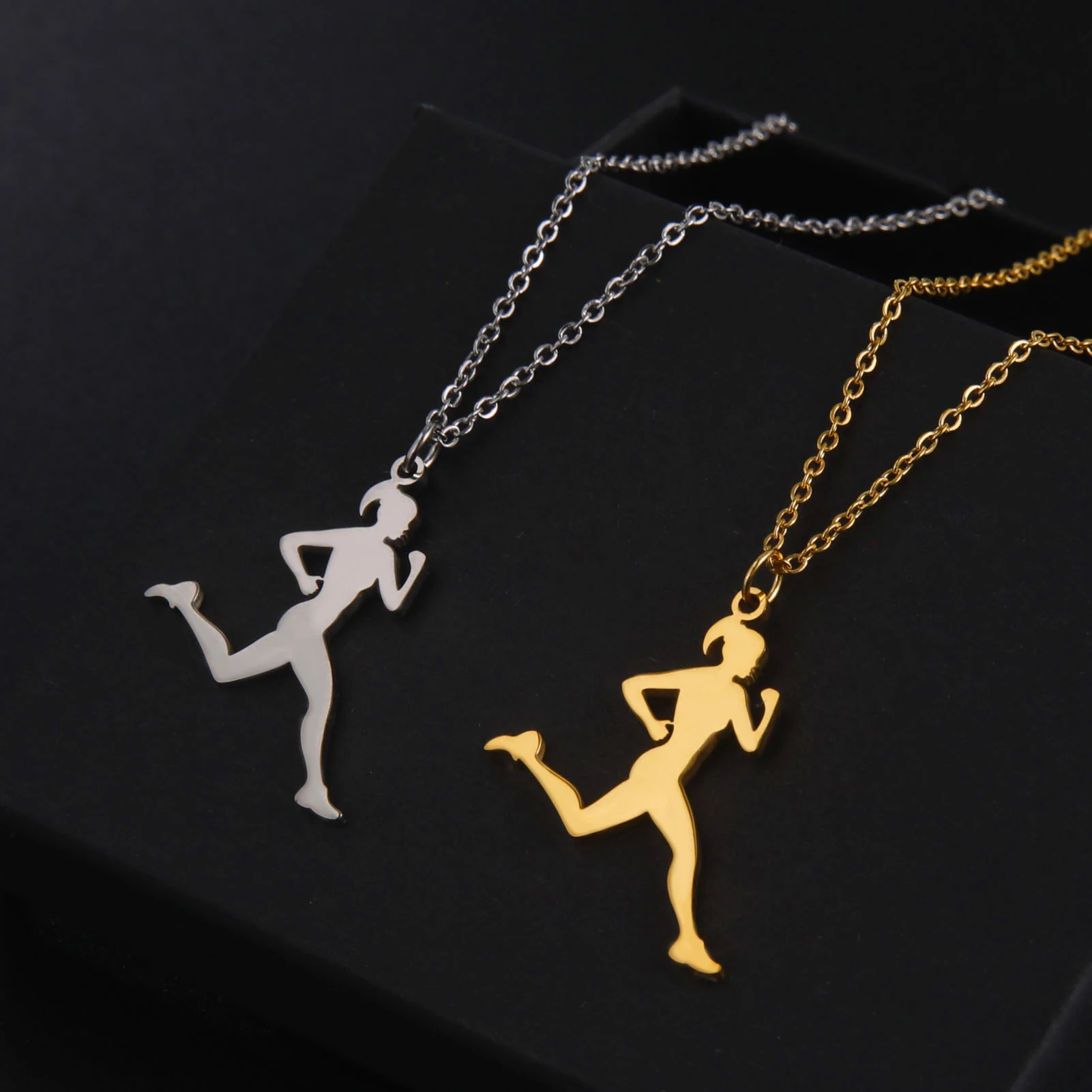 Unift Runner Pendant Necklace Women Running Girl Fashion Sports Spirit Track Athletes Jewelry Gift for Coach Marathon Lovers