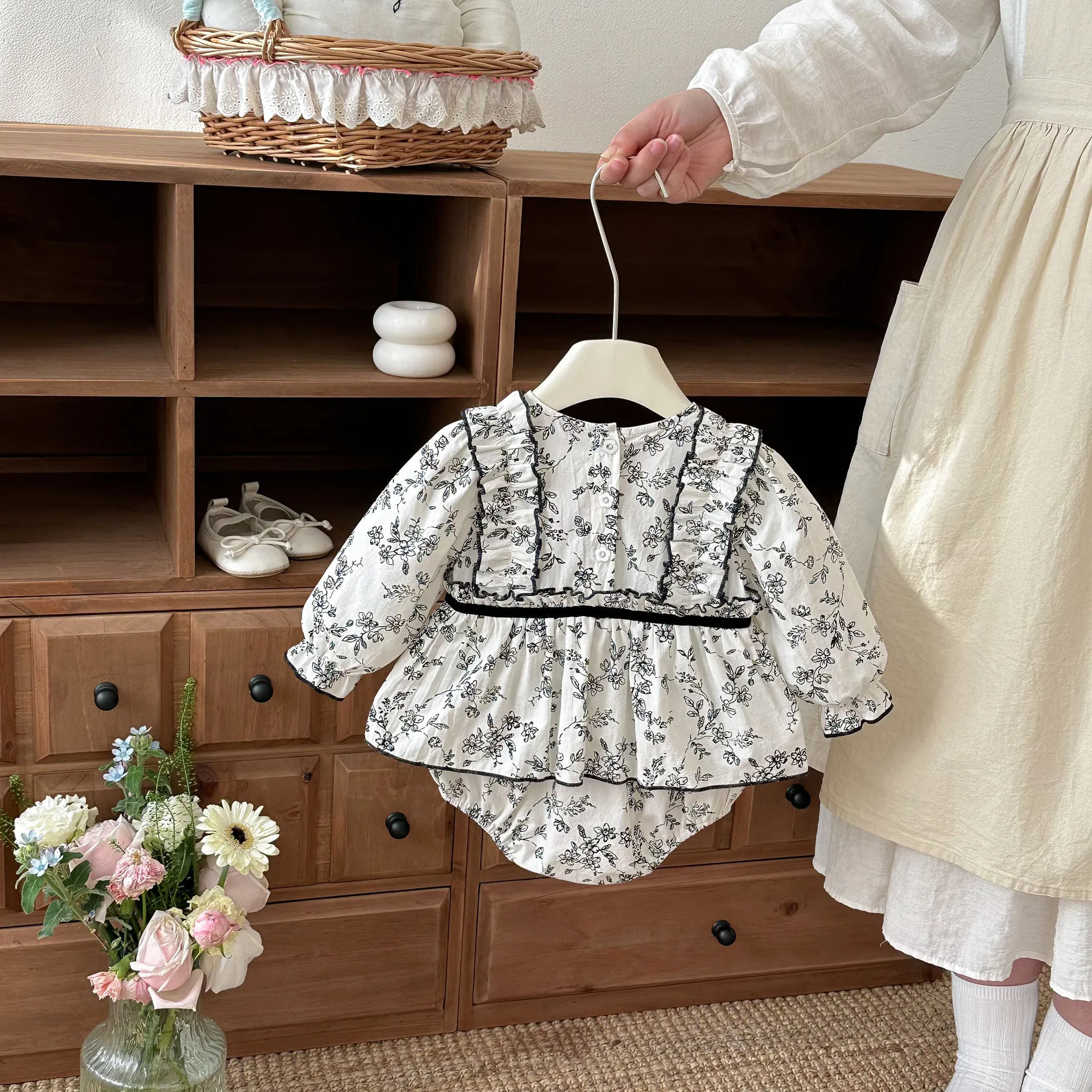 

Весенний комбинезон-боди для девочек 2026 года с цветочным принтом, элегантное платье принцессы, хлопковая одежда с длинным рукавом для новорожденных девочек, цельный наряд