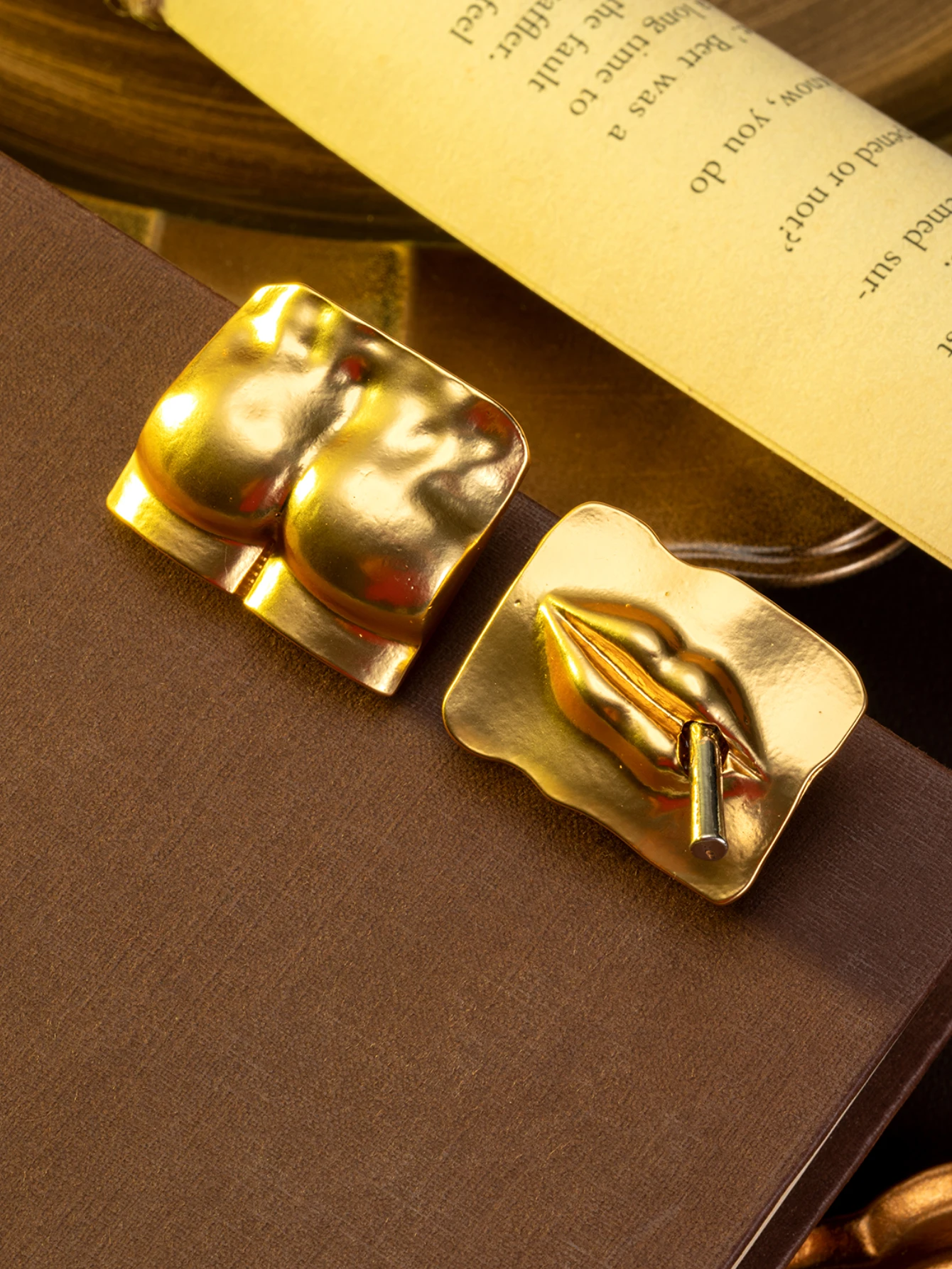 1 Pair of Vintage Geometric Square Cigarette Lip-Shaped Copper Alloy Ab Style Asymmetrical Exaggerated Fashion Earrings Suitable for Women's Daily Wear, Gifts, and Party Accessories