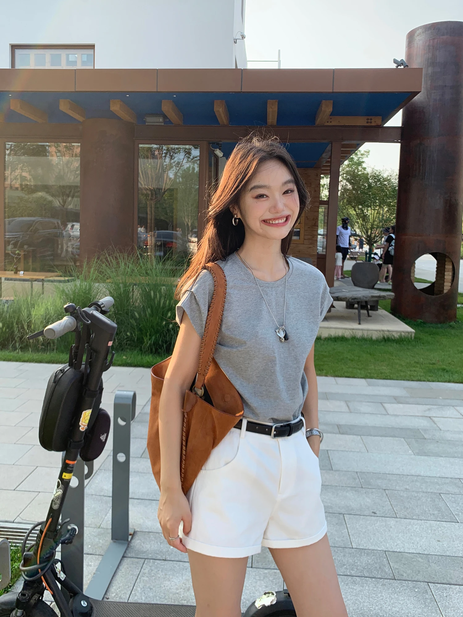 

Pusumede White round Ne ort Sve Knitted Loose Casual T-irt Women's Design Sense Wardrobe Display Top Summer Faion