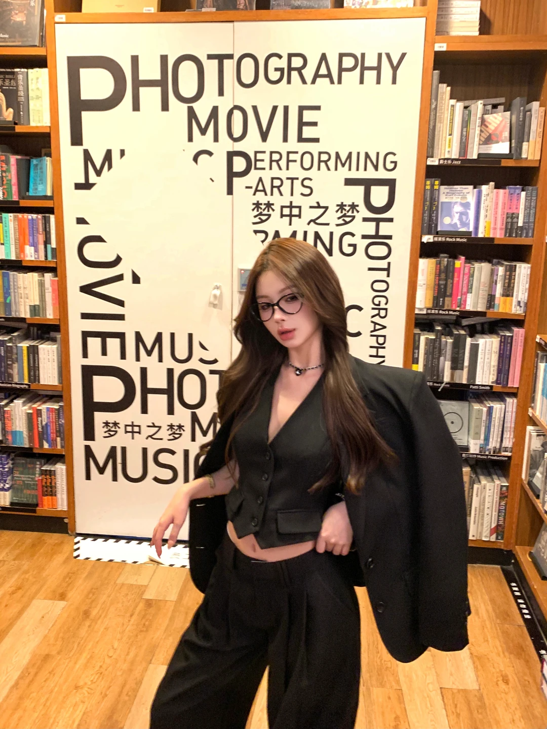 

Жилеты Жилеты Тонкие женские черные весенние художественные жилеты на кнопках Нежные городские подкладки Cleanfit Минималистичный Нежный Чистый Универсальный