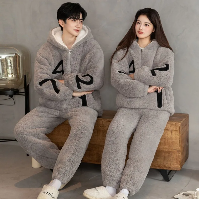 

Новые пижамы из кораллового флиса для пар, плотные и флисовые свободные и плотные домашние комплекты, которые можно носить в качестве верхней одежды осенью и зимой.