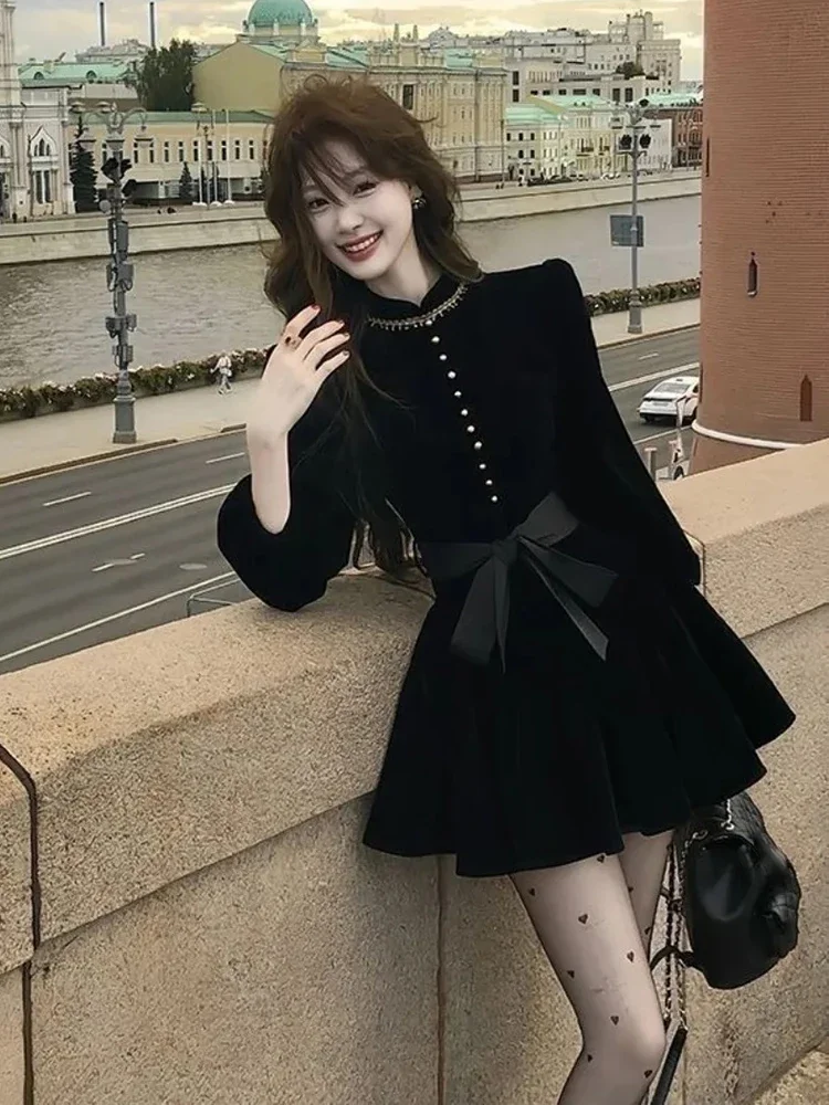 เดรสกำมะหยี่ทรงสลิมวินเทจสุดหรู พรีเมียมสไตล์เฮปเบิร์น แฟชั่นใหม่ ผูกเชือก ชุดราตรีทรงบอลกาวน์แบบจับจีบ สไตล์ฝรั่งเศส สำหรับผู้หญิง