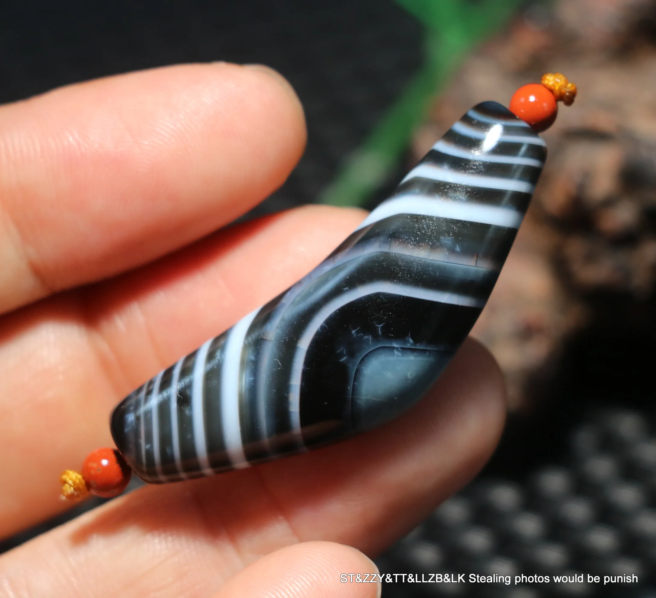 

Treasure Ultra Energy Magic Tibetan Old Agate Natural Silkworm Lines Totem Ox Horn-shape dzi Bead Pendant Amulet Timestown UPD22