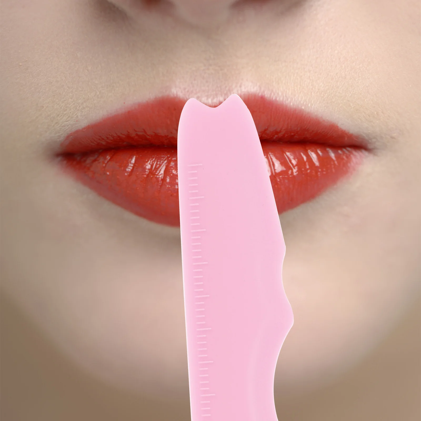 再利用可能なアイライナー ステンシル ツールは、アイライナー、マスカラ、口紅を均一に塗布し、3D の繊細なメイクアップを作成します。