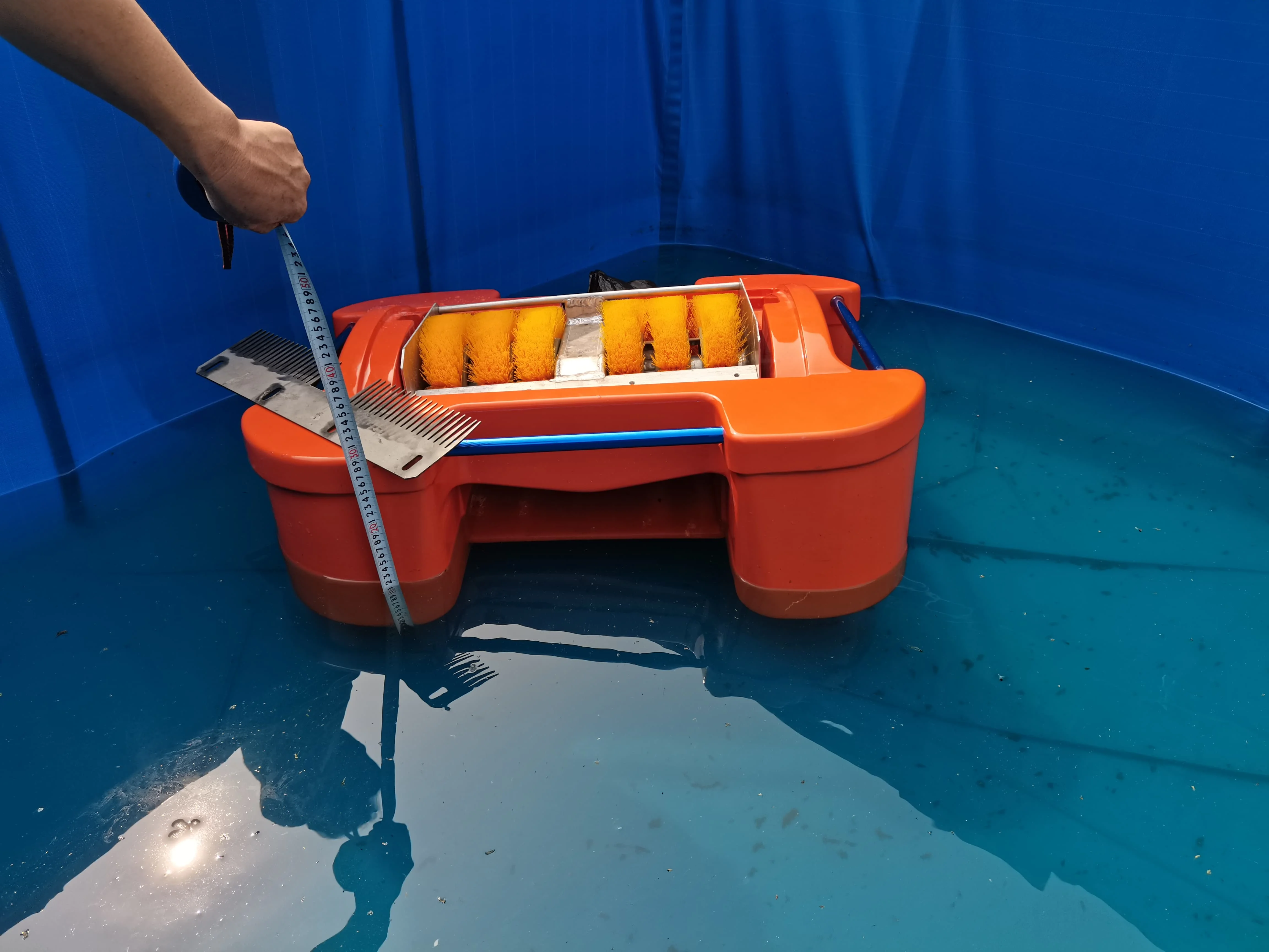 Recycling brush floating skimmer with river and pond power packs