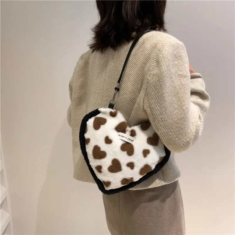 2023 New Fashion Heart Shape Plush Single Shoulder Bag Ladies Crossbody Bag Daily Lipstick Cosmetic Organizer Pouch Underarm Bag