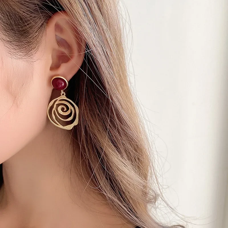 

2023 Trendy Golden Earrings, Designer Eardrop 2023 New Style Dangler Perfect for Vacation Reunion Dinner Party Jewelry