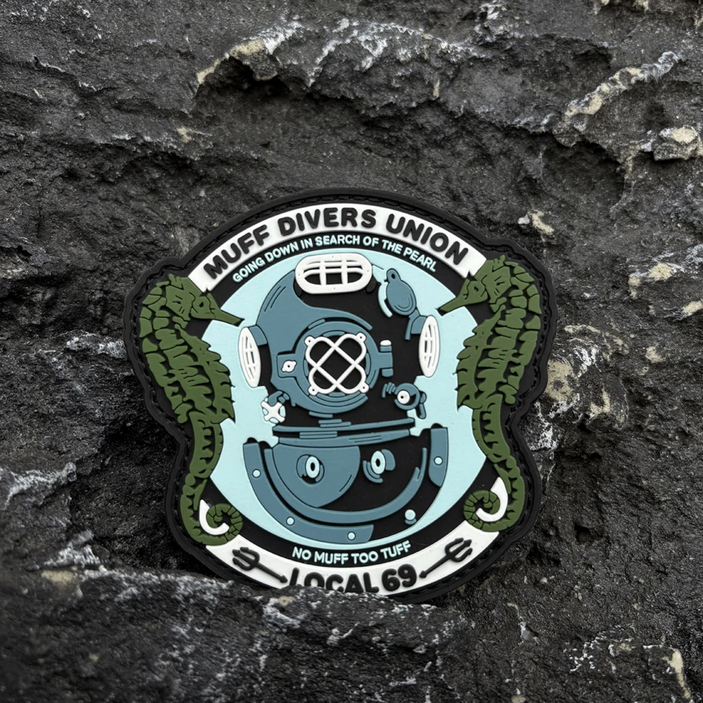 

A Sea Horse Diving Pvc Patch Badge with a Luminous Effect, Velcro Hook on the Back, Suitable for Bags, Backpacks, Vests, and Clothing Decoration
