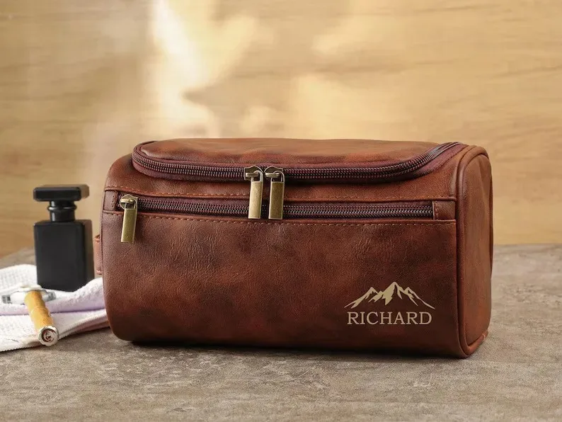 Wasserdichte Herrentasche mit graviertem Namen, personalisierter Name, langlebiges PU-Leder, vielseitig einsetzbar, ideal zum Rasieren, Reisen, Business-Make-up-Tasche – Detail 4