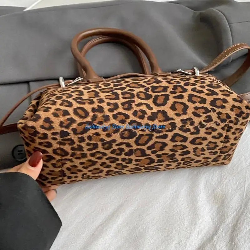 573B Stylish Suedes Shoulder Bag Leopards Pattern Underarm Bag For Women Retro Design Commute Essential Crossbody Purse