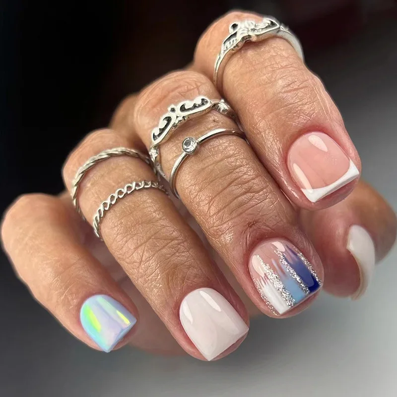 24 Uds. De uñas postizas blancas con punta francesa, uñas postizas de Ballet cortas, diamantes de imitación brillantes, uñas postizas con purpurina, arte de uñas de ataúd minimalista