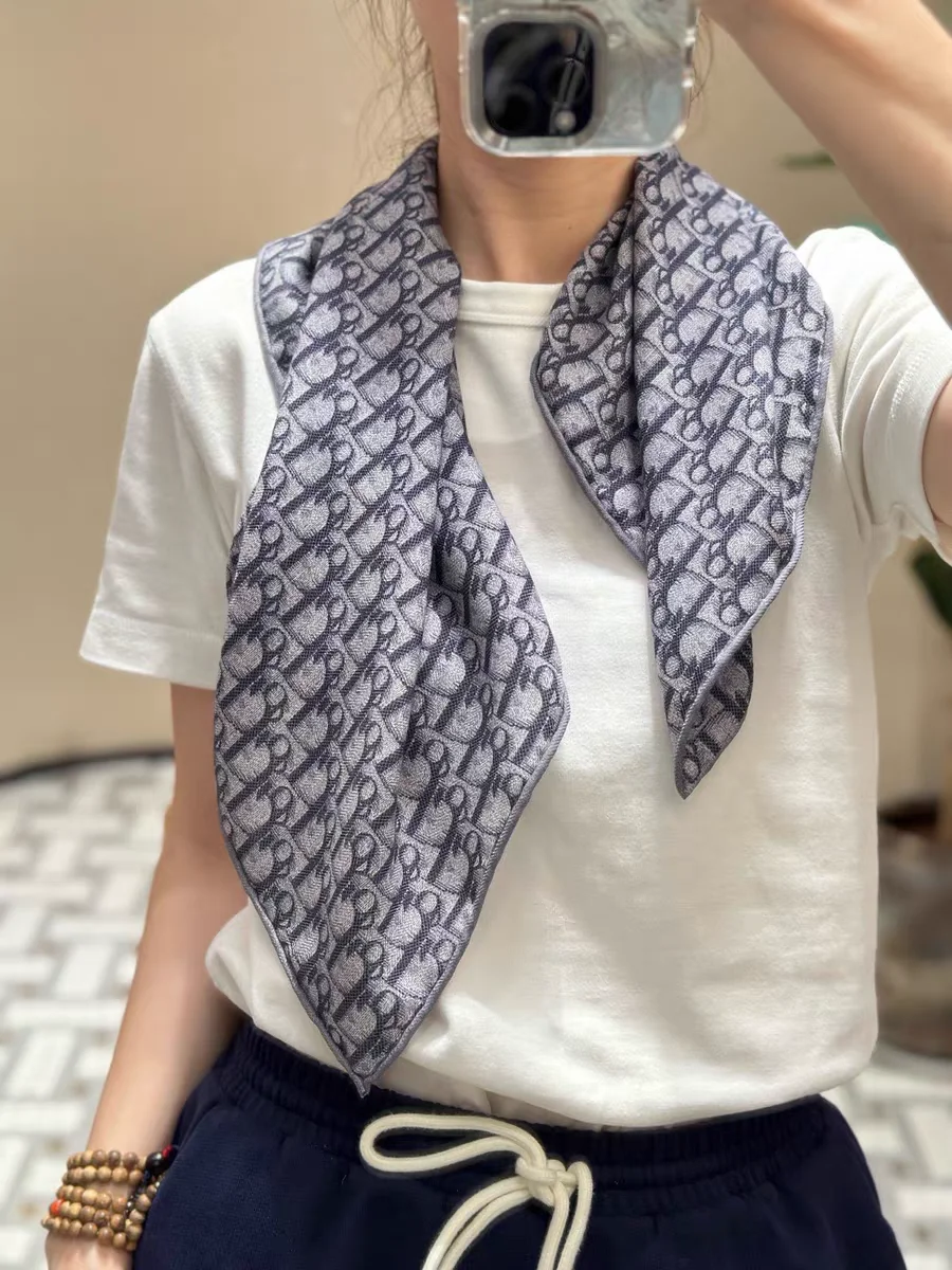 暖かいシルクスカーフ小さな正方形ネクタイ女性用65センチ秋冬クラシックレトロdバージョンオーストラリアウールシルクスカーフ