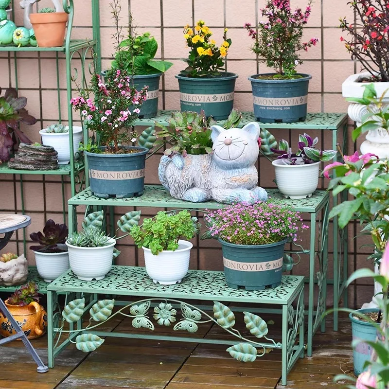 

American Style Iron Plant Stand Retro 3-Tier Flower Shelf Rustic Balcony Display Rack with Step Design Living Room Garden Decor