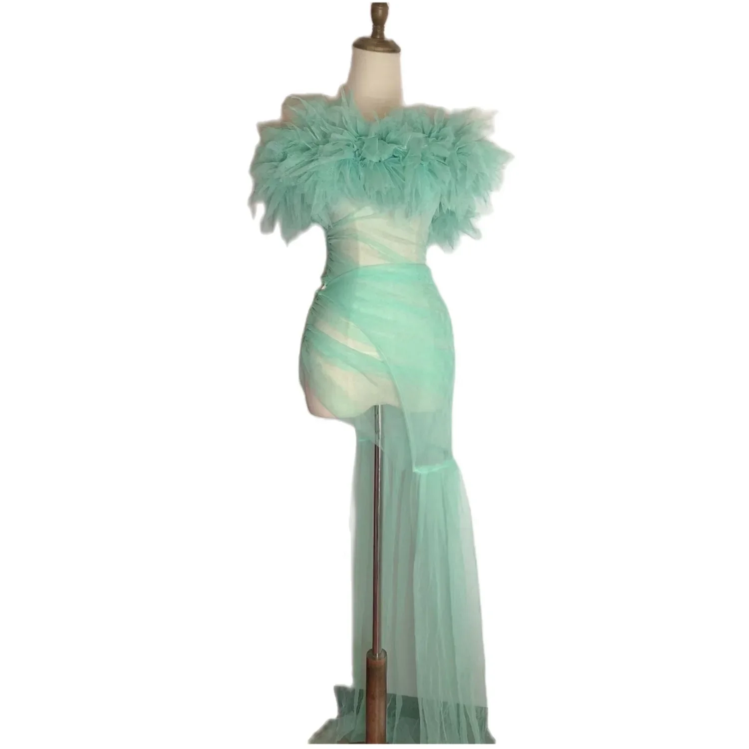 Abito sexy con cinturino per spaghetti in prospettiva di garza verde con guanti per le donne Sfilata di moda Costumi modello Abiti da sera per celebrità