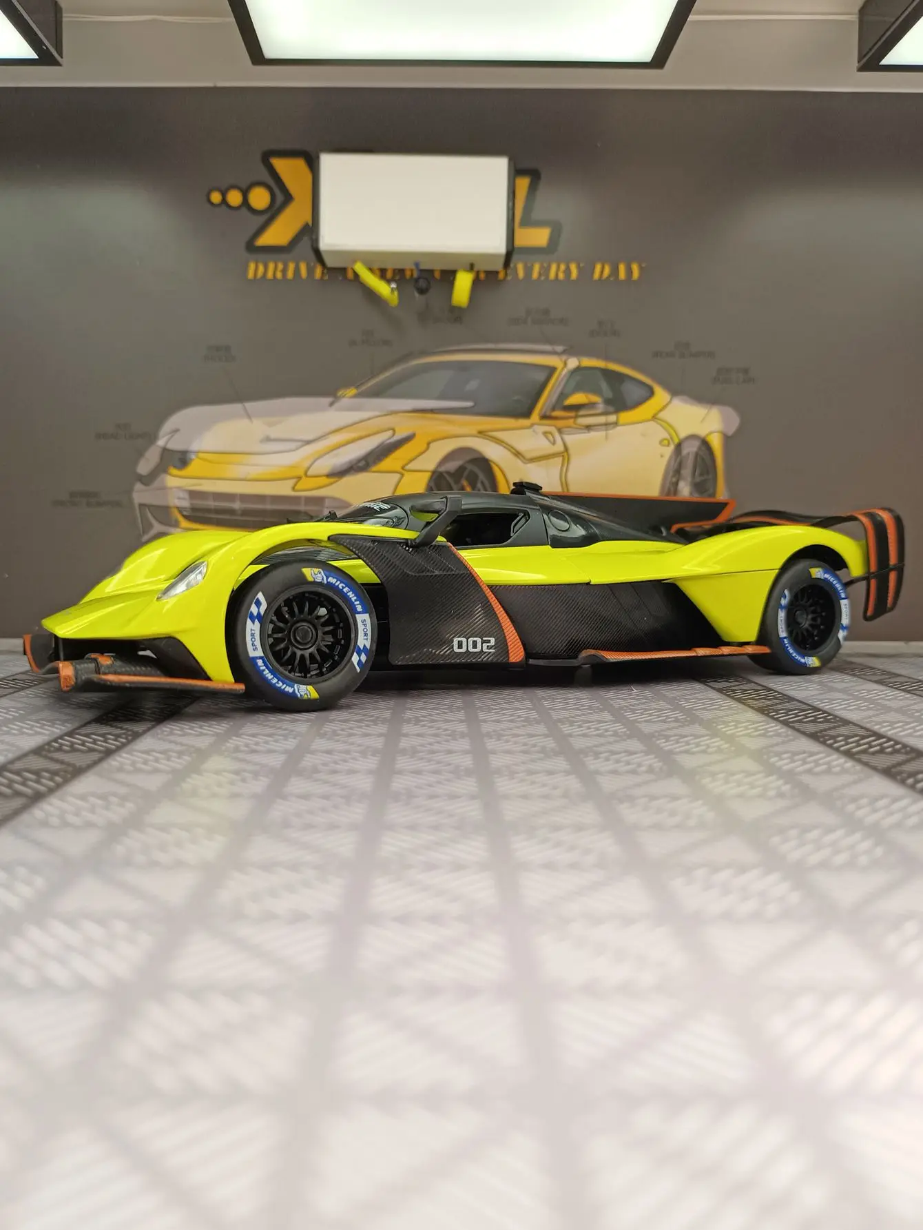 1:24 Martin Valkyrie Legering Automodel Ornament Supercar Geluid en licht Kinderspeelgoeddeur kan openen