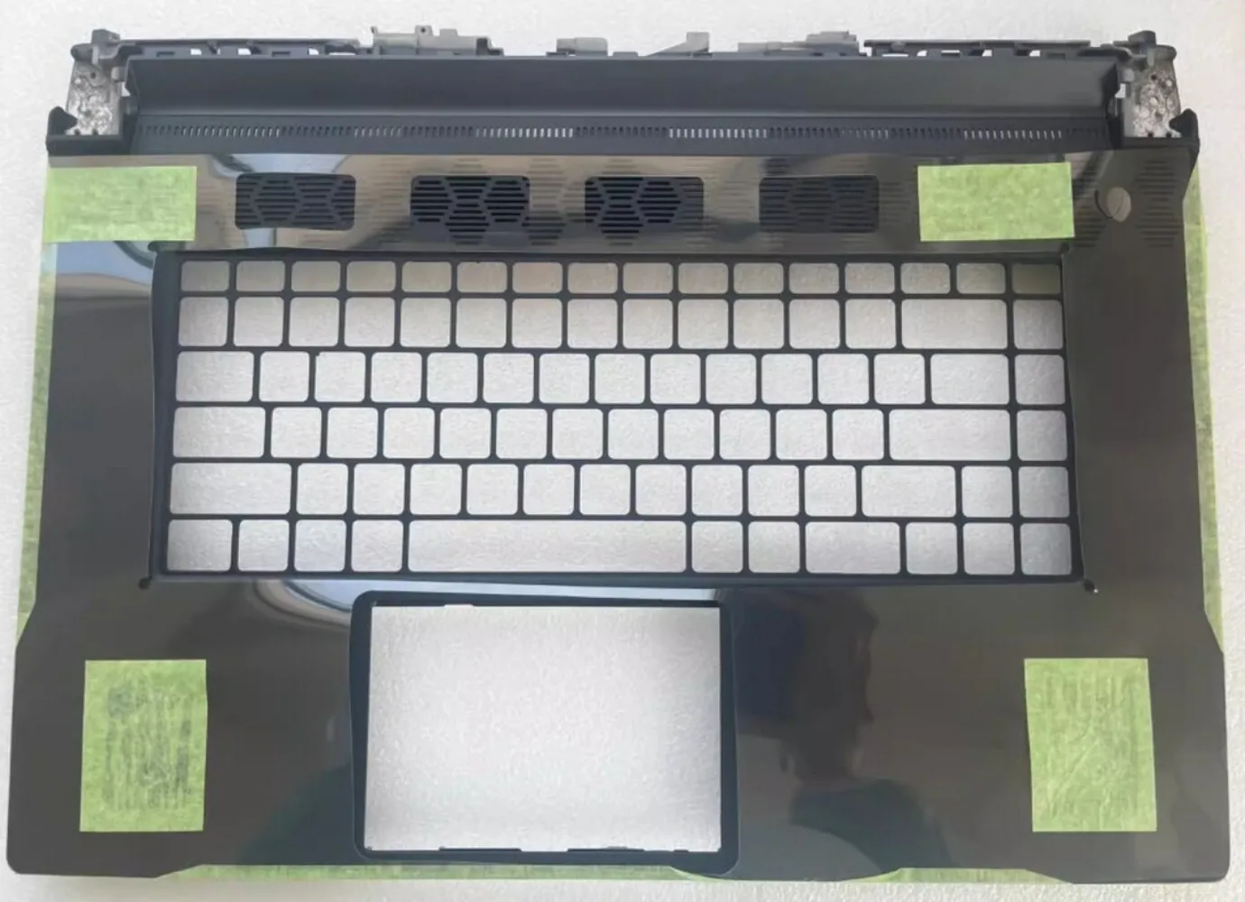 

Для ноутбука Dell Alienware M17 R7: верхний корпус (палмрест) с клавиатурой 0VNRXH VNRXH