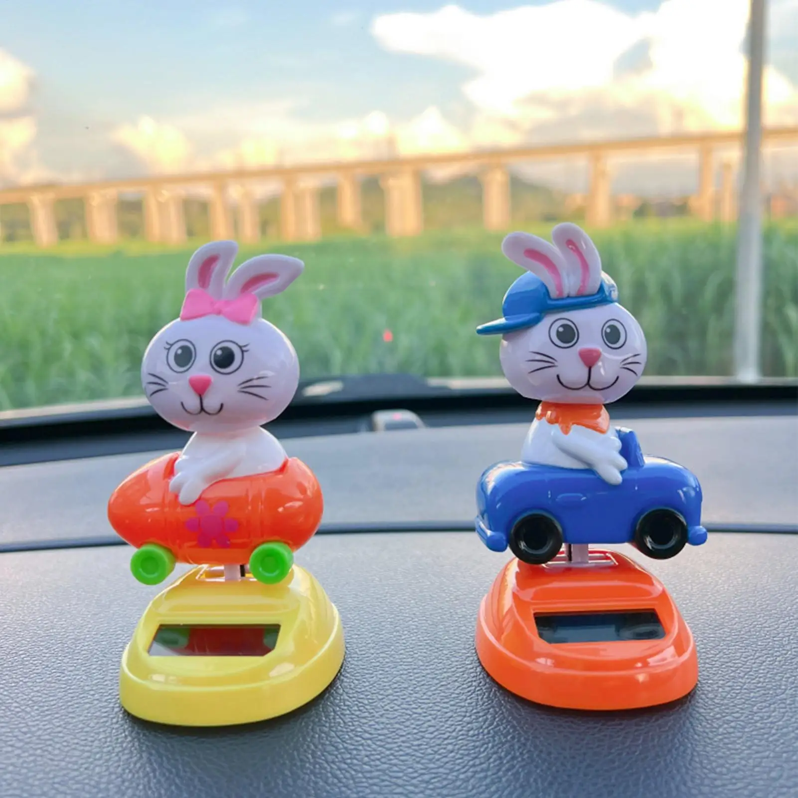 Solar Powered Dancing Toys Bunny Shaking Doll Toy Decoration Rabbit Solar Dancing Bobble Shaking Head for Car Office Desk Party