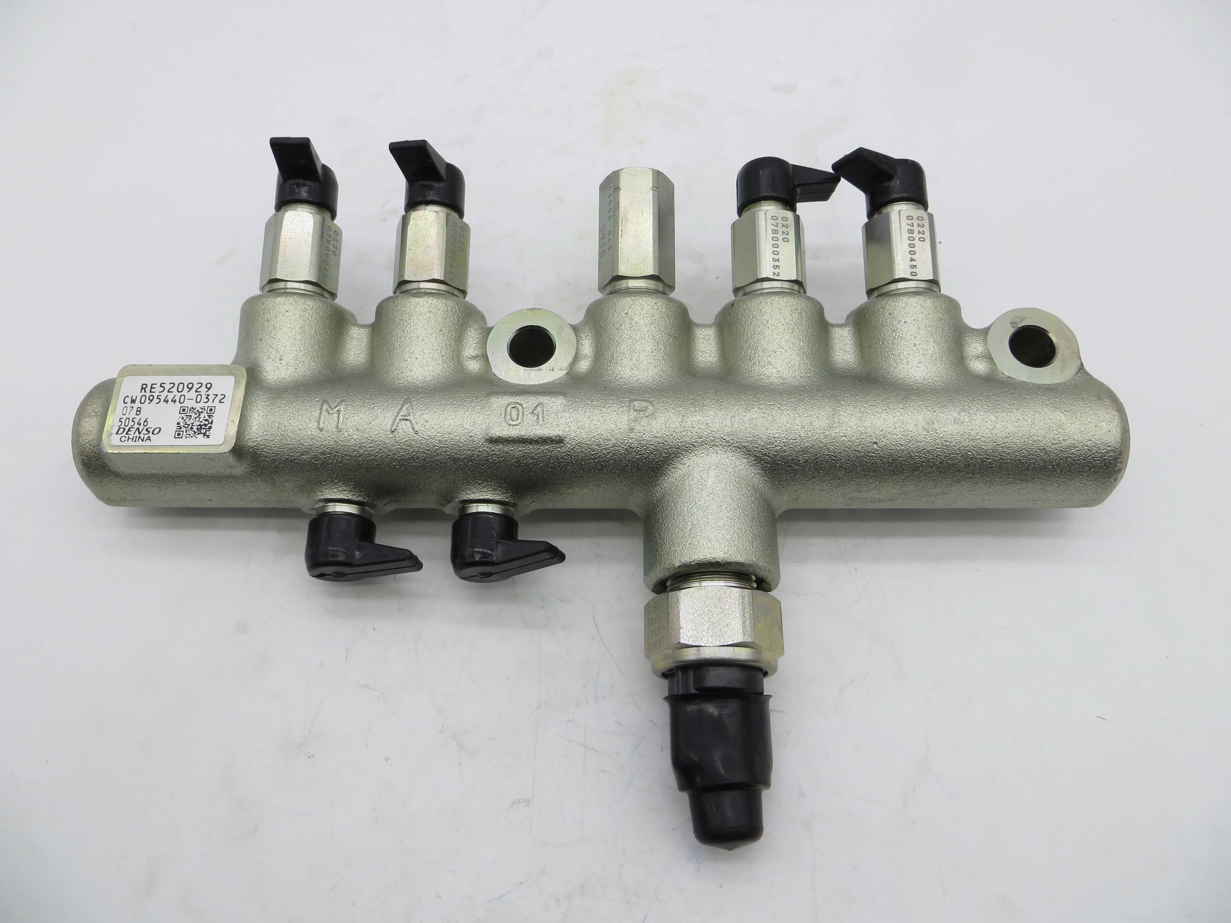 Original Diesel Fuel Injetion Genuine and Brand New Diesel Fuel Rail 095440-0372  RE520929 0954400375