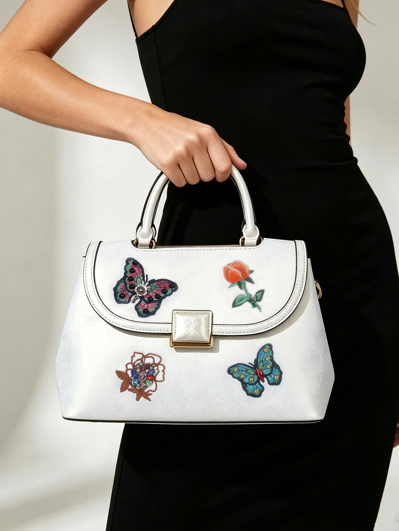 New fashion niche design commuter large-capacity ladies handbag exquisite butterfly flower embroidery thread shaping package ele