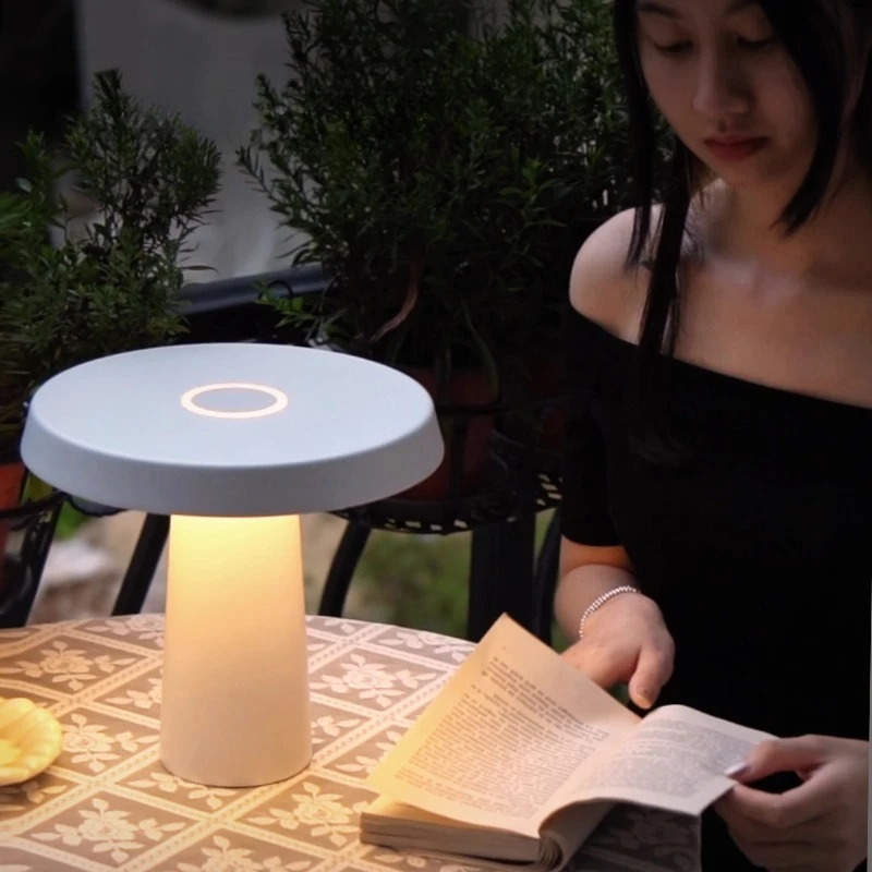 ما بعد الحداثة مخروطي الاكريليك مصابيح طاولة استدارة الحديد عاكس الضوء غرفة المعيشة غرفة نوم دراسة مكتب قابلة للشحن مكتب القراءة الخفيفة