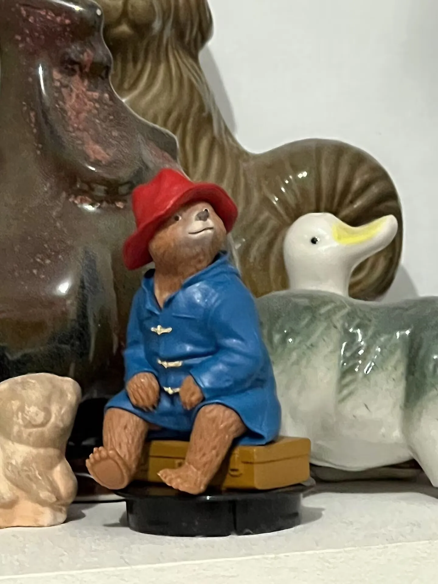 Em estoque quente paddington em peru postura sentada paddington anime figura bonito paddington urso boneca figura de ação brinquedos personalizados gif