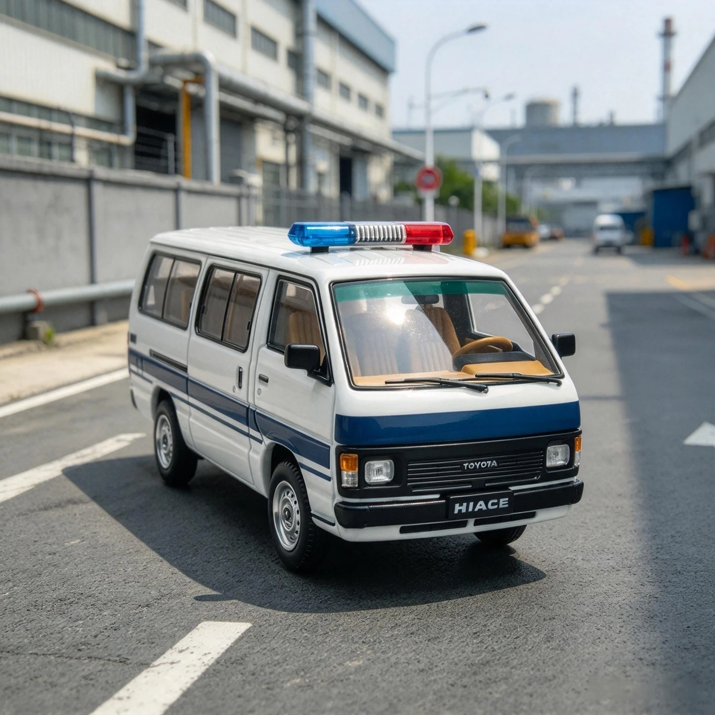 1: 64 Simulation Toyota Hiace H50 Alloy Car Model Ornament Collection Business Car Desktop Decoration Gift