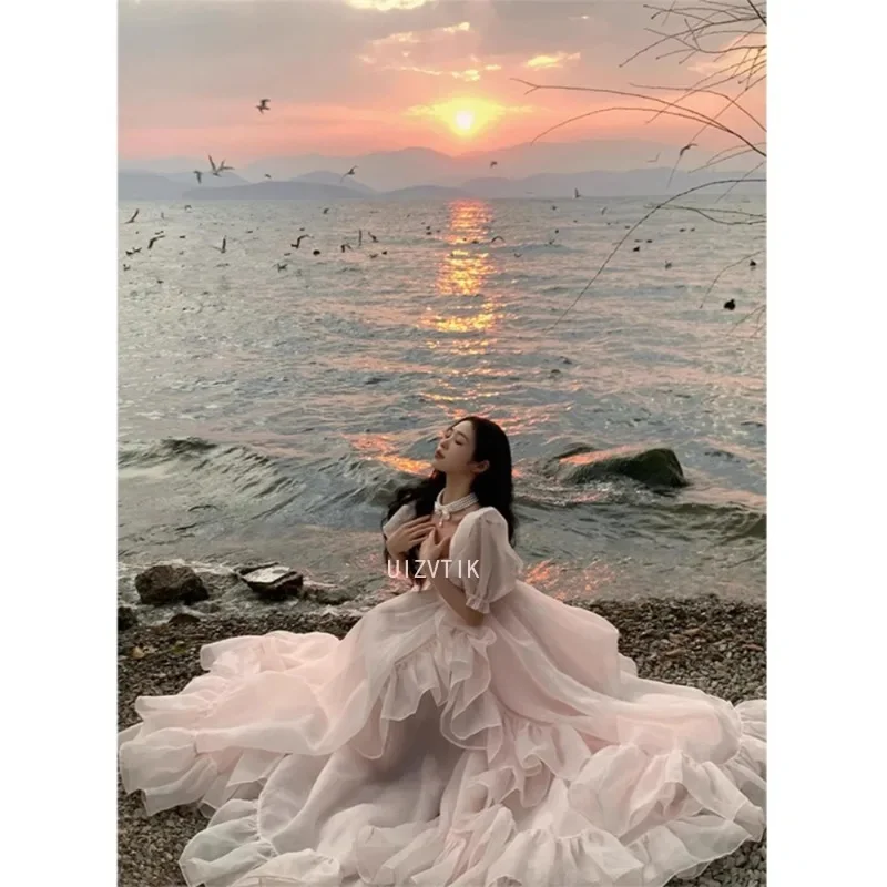 ピンクのウェディングドレスショートパフスリーブフリル写真撮影ドレスカスタマイズされたプリンセスフォーマル女性プロムイブニングパーティードレス