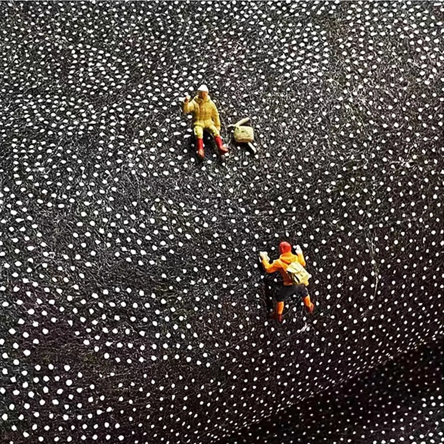 سجادة مستديرة من VIKAMA لعيد الميلاد باللونين الأحمر والأبيض مع تطريز ثلاثي الأبعاد لتزيين احتفالي قصير مضاد للانزلاق #5