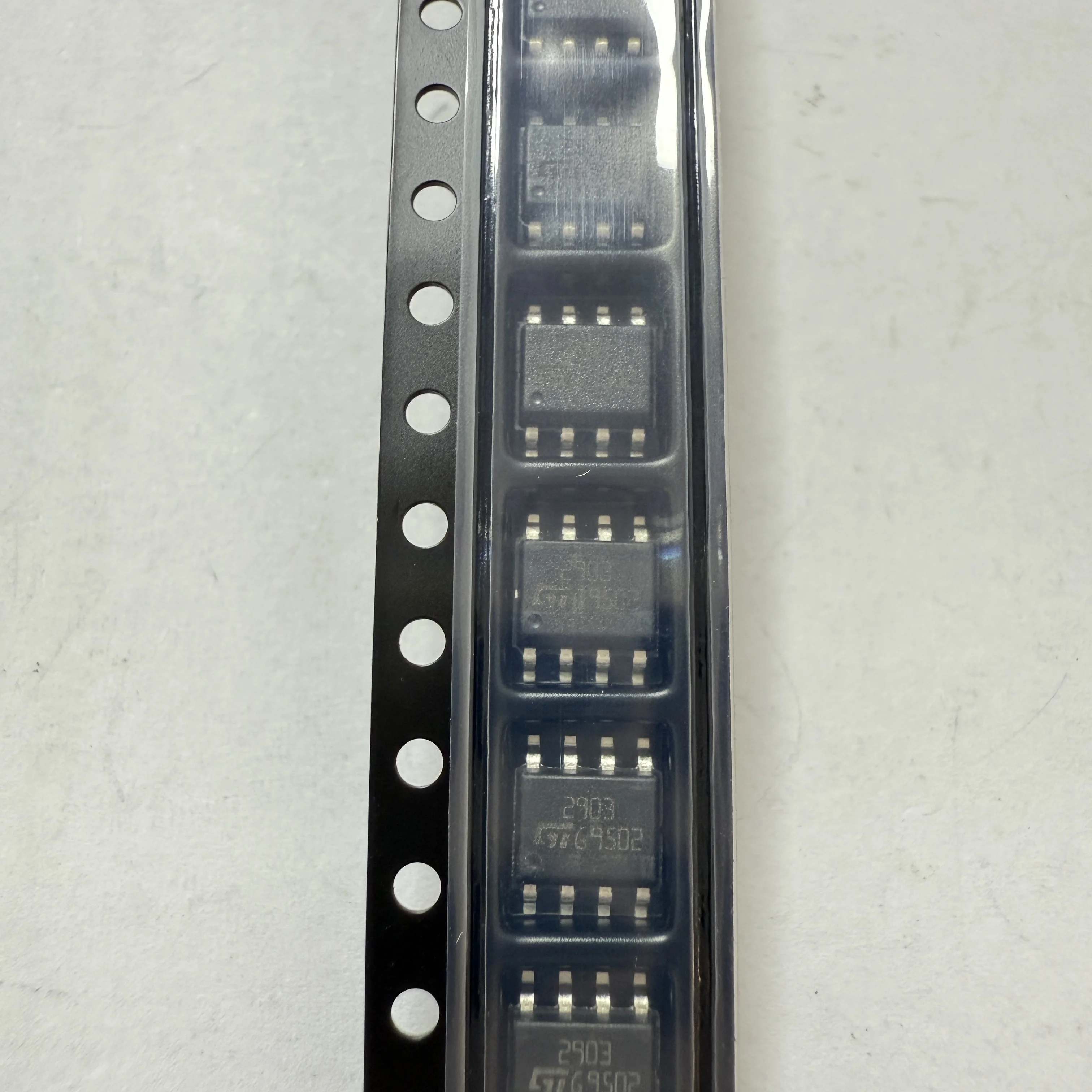 50PCS/LOT LM2903DT (Isolation Amplifiers)