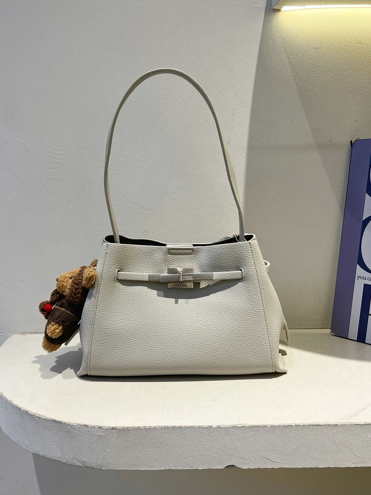 borsa-a-tracolla-da-donna-con-chiusura-a-motivo-mango-borsa-sottobraccia-borsa-a-tracolla-con-tasche-interne-a-doppio-strato-e-chiusura-magnetica