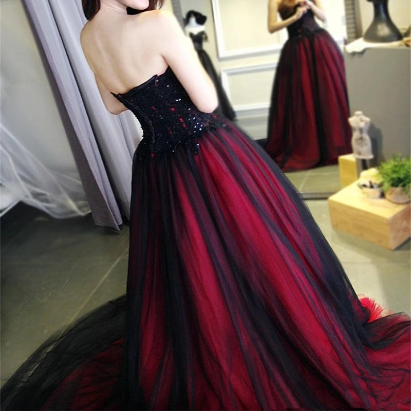 A-Line Burgundy And Black Wedding Dresses For Bride Women Lace Appliques Strapless Sleeveless Vintage Gothic Wedding Gown